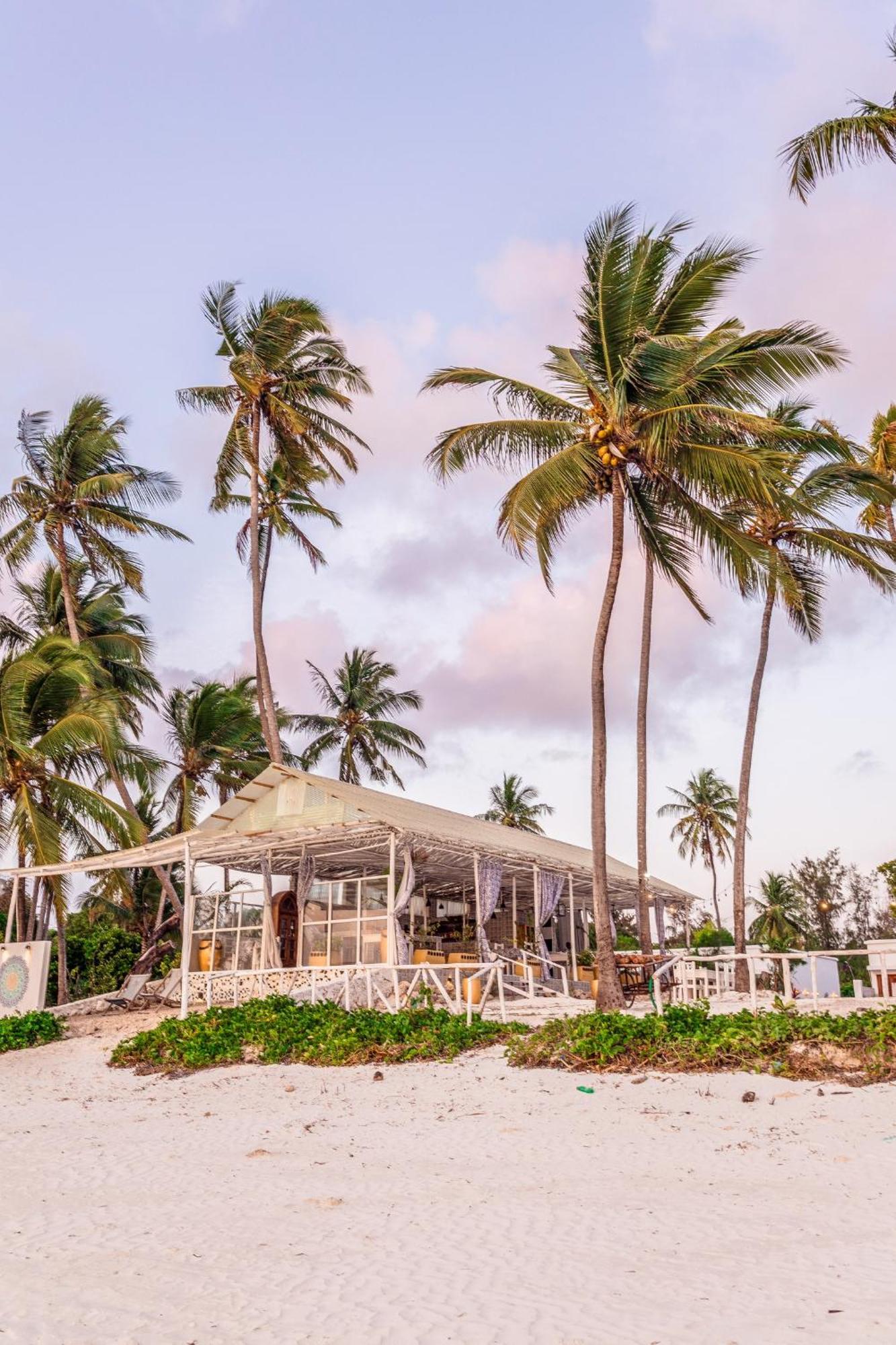 Pili Pili Orient Beach Resort Буэхуу Экстерьер фото