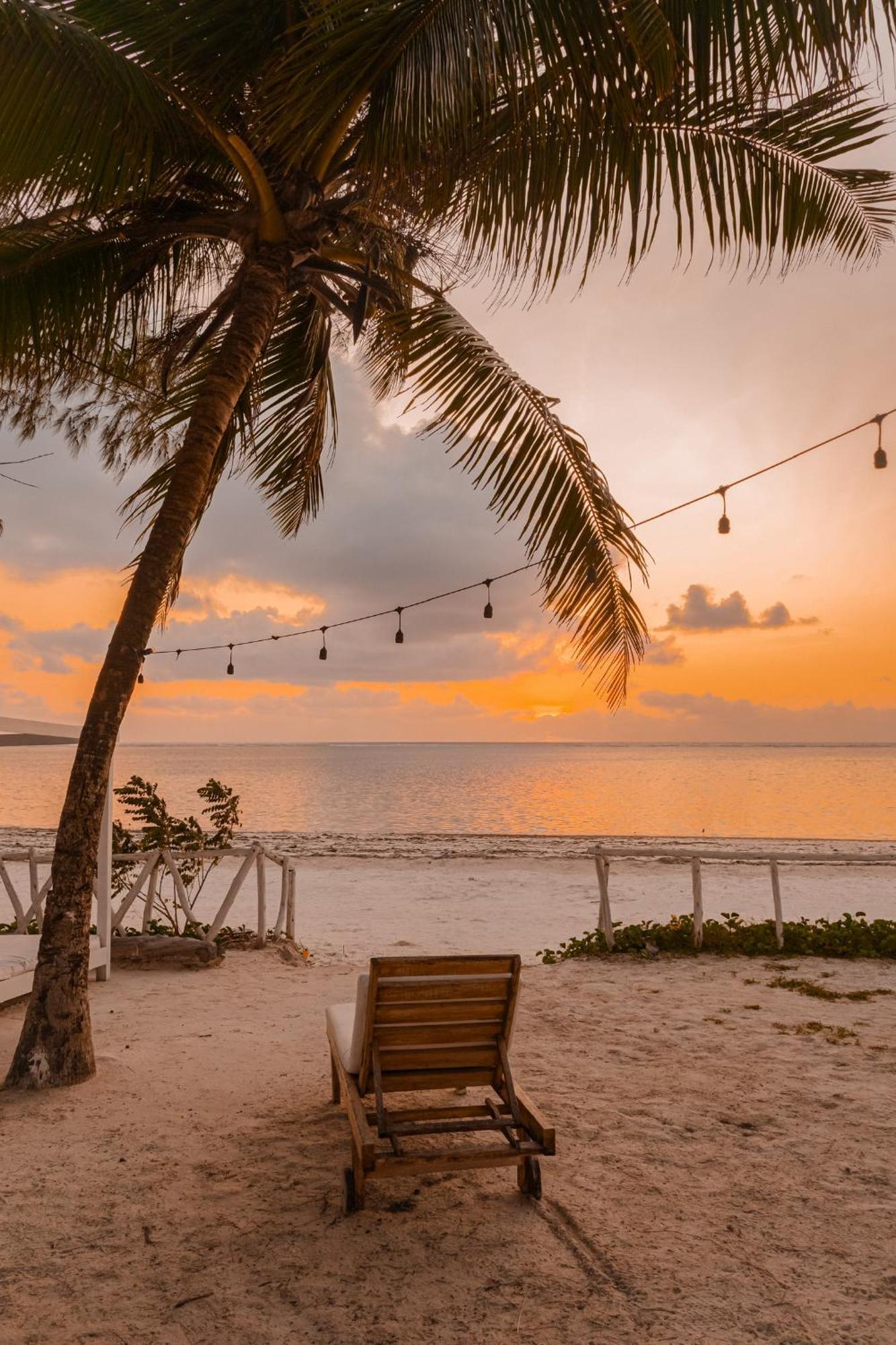 Pili Pili Orient Beach Resort Буэхуу Экстерьер фото